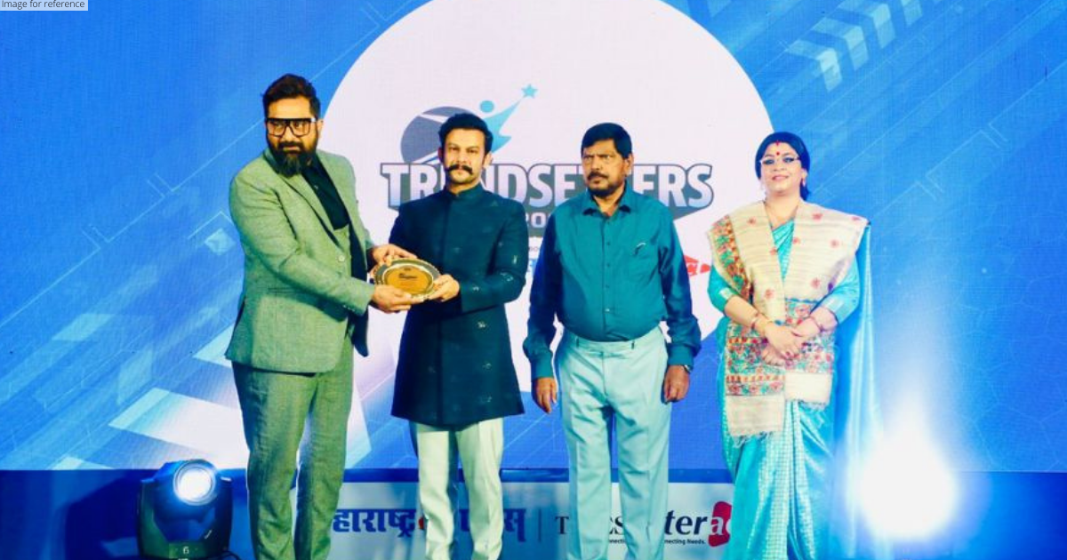 Inking Ideas' CEO, Waseem Amrohi, felicitated as Trendsetter 2022 by Maharashtra Times
